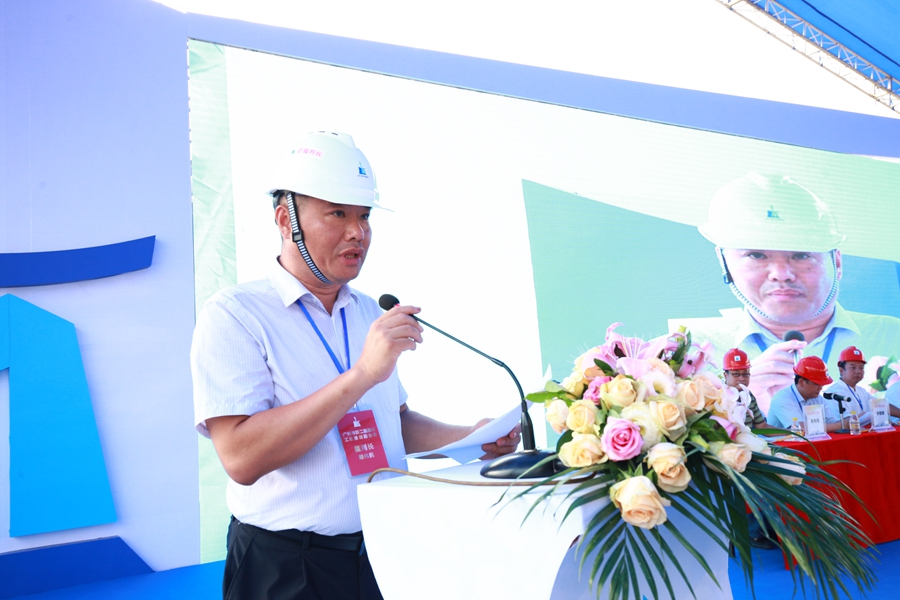 首届、第二届、第三届、第四届成都市建筑工匠技能擂台赛总裁判长赖伟民同志(1).jpg
